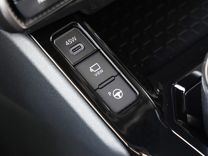 新型RAV4 60系 シフトベースパネル 1P ピアノブラック｜トヨタ TOYOTA ラブフォー AXAN64 専用 プラグインハイブリッド PHEV 対応 フロントドリンクホルダーパネル 内装 パーツ アクセサリー カップホルダー アクセサリー 内装 保護 カバー 社外【予約販売/9月10日頃入荷予定】