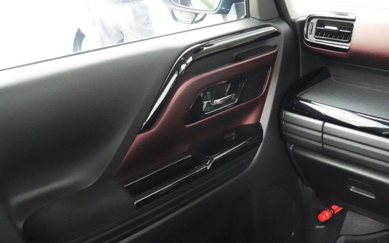 【アウトレット品】新型スペーシア スペーシアカスタム スペーシアギア MK54S MK94S フレアワゴン MM54S MM94S ウィンドウスイッチパネル＆インナードアハンドルパネル フロント 左右セット ピアノブラック｜SUZUKI スズキ SPACIA CUSTOM GEAR マツダ MAZDA FLAIR WAGON 専用 内装 カスタム パーツ インテリアパネル ドレスアップ アクセサリー 社外品 