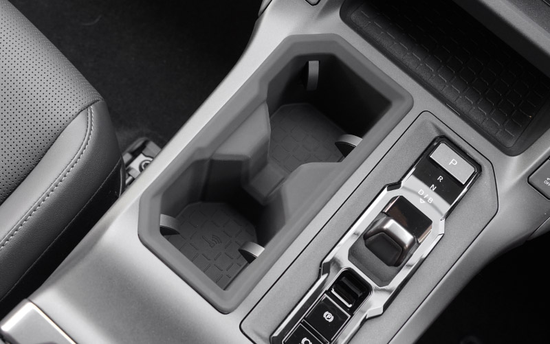 新型RAV4 60系 フロントドリンクホルダートレイ 1P ブラック ゴムタイプ｜トヨタ TOYOTA ラヴフォー AXAN64 プラグインハイブリッド PHEV 対応 カップホルダー 防水 水洗い アクセサリー 内装 コップ 便利グッズ トレイ カバー 保護 社外【予約販売/5月20日頃入荷予定】