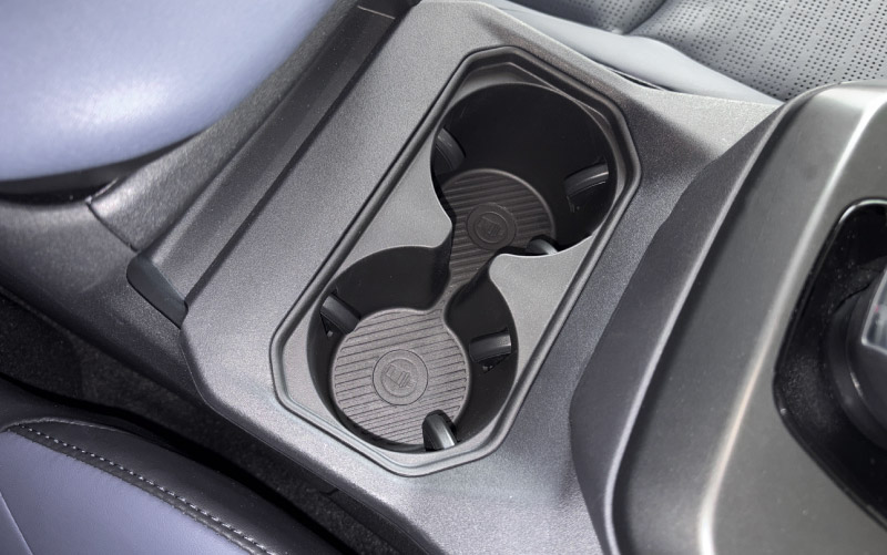 新型bZ4X 10系 フロントドリンクホルダートレイ 1P ブラック トヨタ bZ4Xツーリング スバル ソルテラ トレイルシーカー 共通｜TOYOTA bZ4X bZ4X Touring SUBARU SOLTERRA TRAILSEEKER 専用 保護 パーツ カップホルダー 防水 水洗い アクセサリー 内装 便利グッズ トレイ カバー 社外【予約販売/10月30日頃入荷予定】