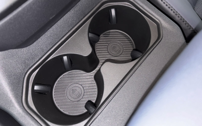 新型bZ4X 10系 フロントドリンクホルダートレイ 1P ブラック トヨタ bZ4Xツーリング スバル ソルテラ トレイルシーカー 共通｜TOYOTA bZ4X bZ4X Touring SUBARU SOLTERRA TRAILSEEKER 専用 保護 パーツ カップホルダー 防水 水洗い アクセサリー 内装 便利グッズ トレイ カバー 社外【予約販売/10月30日頃入荷予定】