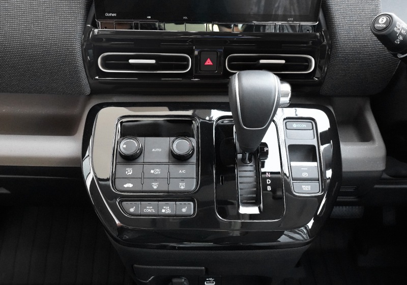 【アウトレット品】新型フリード GT系 エアー クロスター シフトベースパネル ＆ フロント中央エアコン吹き出しパネル 2P ピアノブラック｜ホンダ HONDA FREED AIR CROSSTAR 専用 インテリア パネル 保護 カスタム パーツ ドレスアップ アクセサリー 社外品