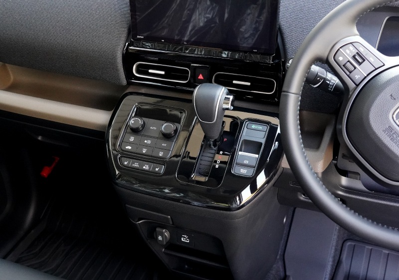 【アウトレット品】新型フリード GT系 エアー クロスター シフトベースパネル ＆ フロント中央エアコン吹き出しパネル 2P ピアノブラック｜ホンダ HONDA FREED AIR CROSSTAR 専用 インテリア パネル 保護 カスタム パーツ ドレスアップ アクセサリー 社外品