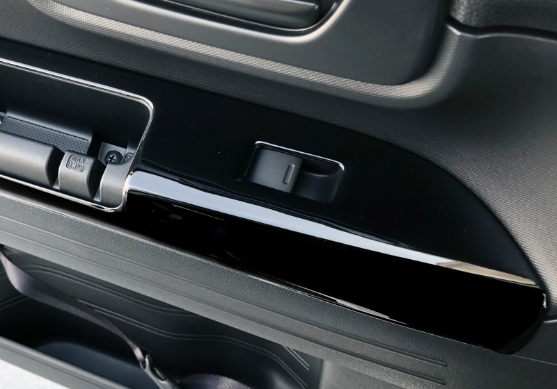 【アウトレット品】N-VAN ウィンドウスイッチベースパネル ピアノブラック 2P｜ホンダ HONDA エヌバン 内装専用 パーツ カスタム 専用 パーツ ドレスアップ アクセサリー 社外品 オプション エアロ