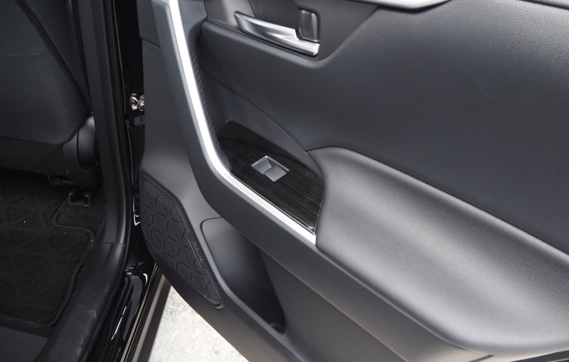 【アウトレット品】RAV4 50系 ウィンドウスイッチベースパネル 艶有りブラックヘアライン 4P｜RAV4 50系 カスタム 専用 パーツ ドレスアップ アクセサリー 社外品 オプション エアロ