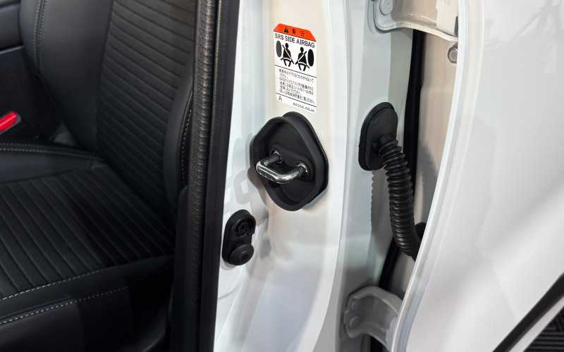 新型ジムニー JB64W 新型ジムニーシエラ JB74W ジムニーノマド JC74W ゴムタイプ ドアストライカー 4P ブラック｜スズキ SUZUKI JIMNY JB64 JIMNY SIERRA JB74 1型 2型 3型 4型 5型 JIMNY NOMADE JC74 1型 専用 専用 内装 カスタム 保護パーツ ドアストッパーカバー ストライカーカバー ドレスアップ アクセサリー 社外品 オプション【メール便対象/代引き・配達日時指定不可】