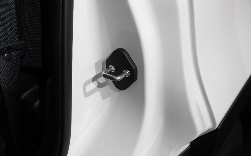 ジムニーノマド ドアストライカーカバー 4P ブラック｜スズキ SUZUKI JIMNY NOMADE JC74W 専用 内装 カスタム 保護パーツ ドアストッパーカバー ストライカーカバー ドレスアップ アクセサリー 社外品 エアロ オプション【メール便対象/代引き・配達日時指定不可】