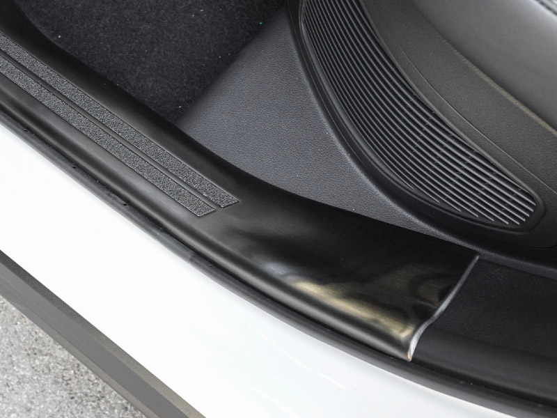 【8/16～SALE対象 10%OFF】【アウトレット品】新型RAV4 60系 スカッフプレート サイドステップ内側 フロント・リアセット 4P 滑り止め付き ブラックヘアライン ｜トヨタ TOYOTA ラブフォー AXAN64 専用 内装 足元 保護 パーツ アクセサリー ドレスアップ オプション 社外