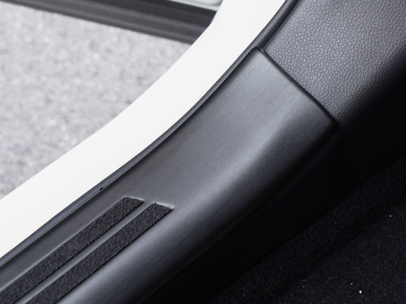 【8/16～SALE対象 10%OFF】【アウトレット品】新型RAV4 60系 スカッフプレート サイドステップ内側 フロント・リアセット 4P 滑り止め付き ブラックヘアライン ｜トヨタ TOYOTA ラブフォー AXAN64 専用 内装 足元 保護 パーツ アクセサリー ドレスアップ オプション 社外