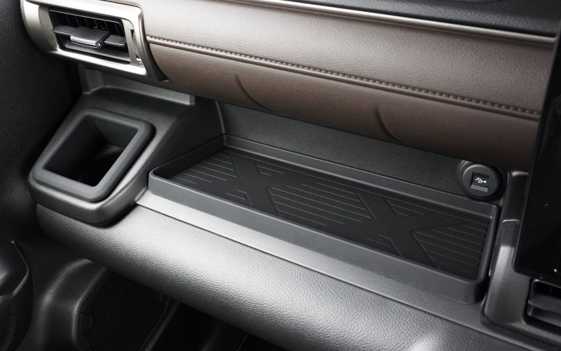 新型クロスビー MND1S 助手席インパネトレイ＆フロントドリンクホルダートレイ セット 3P ブラック 防水ゴム素材｜スズキ SUZUKI XBEE 専用 内装 保護 パーツ オプション アクセサリー ドレスアップ インテリア 収納 滑り止め スマホ 小物置き 傷防止 社外【予約販売/5月30日頃入荷予定】