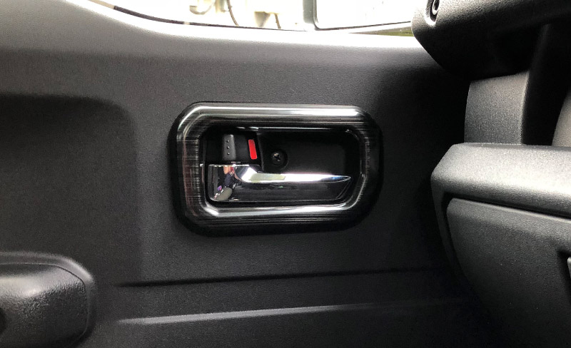 ジムニーノマド JC74W インナードアハンドルカバー インテリアパネル 左右セット 4P ブラックヘアライン｜スズキ SUZUKI JIMNY JC74 NOMADE 専用 カスタム パーツ ドレスアップ アクセサリー 社外品 エアロ オプション