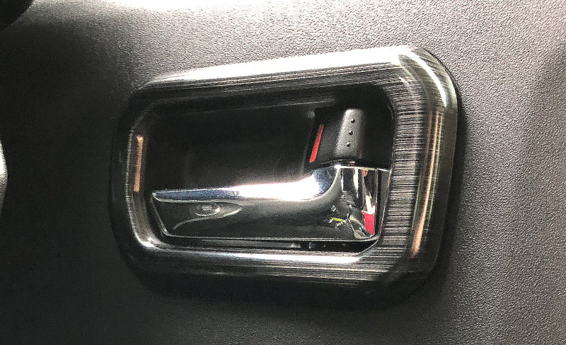 ジムニーノマド JC74W インナードアハンドルカバー インテリアパネル 左右セット 4P ブラックヘアライン｜スズキ SUZUKI JIMNY JC74 NOMADE 専用 カスタム パーツ ドレスアップ アクセサリー 社外品 エアロ オプション