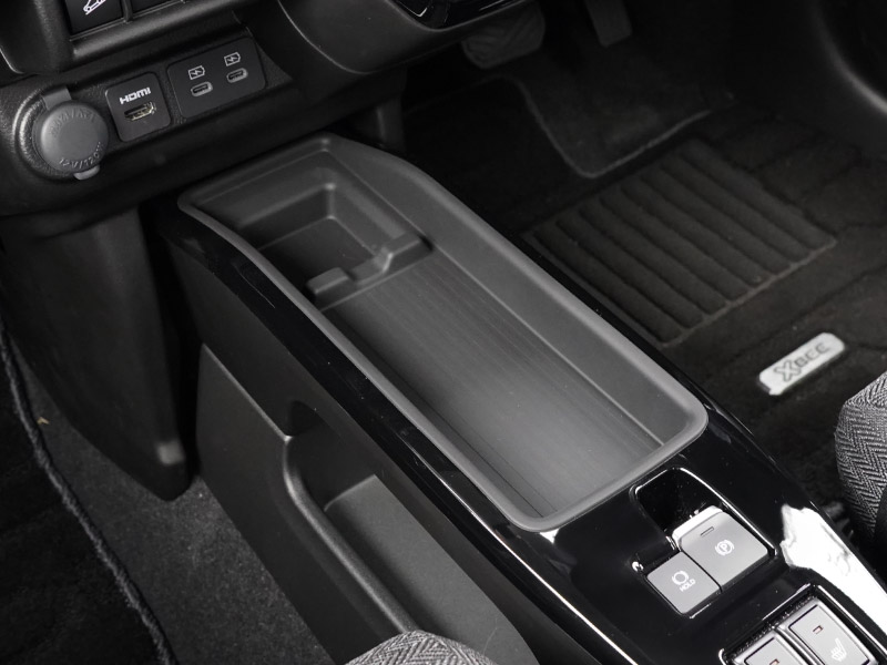 新型クロスビー MND1S HYBRID MZ 専用 センターコンソールトレイ 上段 1P ブラック 防水ゴム素材｜スズキ SUZUKI XBEE 専用 内装 保護 パーツ オプション アクセサリー ドレスアップ インテリア コンソール 収納 滑り止め スマホ 小物置き 傷防止 社外【予約販売/5月30日頃入荷予定】