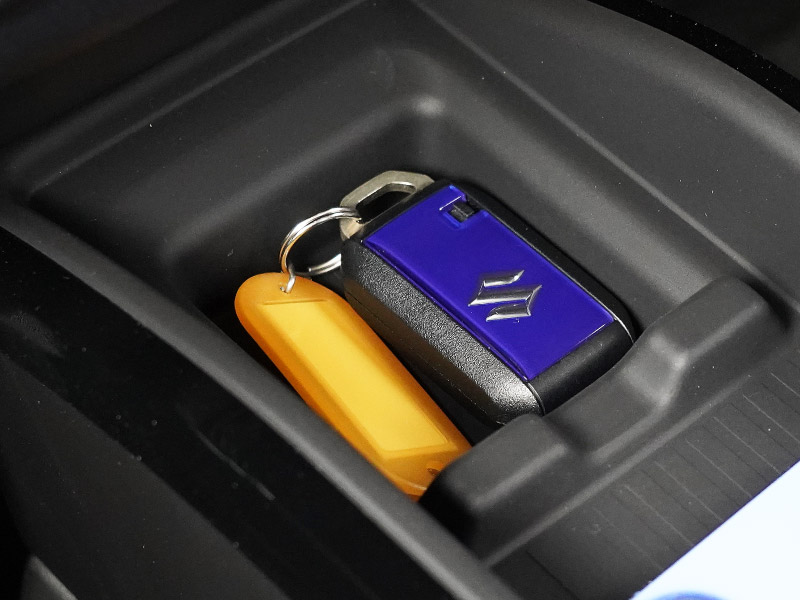 新型クロスビー MND1S HYBRID MZ 専用 センターコンソールトレイ 上段 1P ブラック 防水ゴム素材｜スズキ SUZUKI XBEE 専用 内装 保護 パーツ オプション アクセサリー ドレスアップ インテリア コンソール 収納 滑り止め スマホ 小物置き 傷防止 社外【予約販売/5月30日頃入荷予定】