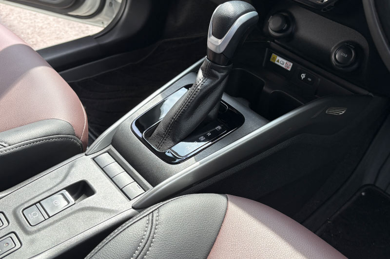【アウトレット品】フロンクス シフトベースパネル 1P ピアノブラック｜スズキ SUZUKI FRONX WDB3S WEB3S 専用 カスタム パーツ ドレスアップ アクセサリー オプション インテリア パネル メッキモール 内装 カー用品 社外 保護 カバー キズ隠し 傷防止【メール便対象/代引き・配達日時指定不可】