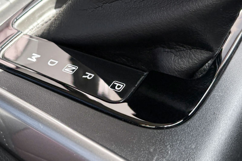 【アウトレット品】フロンクス シフトベースパネル 1P ピアノブラック｜スズキ SUZUKI FRONX WDB3S WEB3S 専用 カスタム パーツ ドレスアップ アクセサリー オプション インテリア パネル メッキモール 内装 カー用品 社外 保護 カバー キズ隠し 傷防止【メール便対象/代引き・配達日時指定不可】