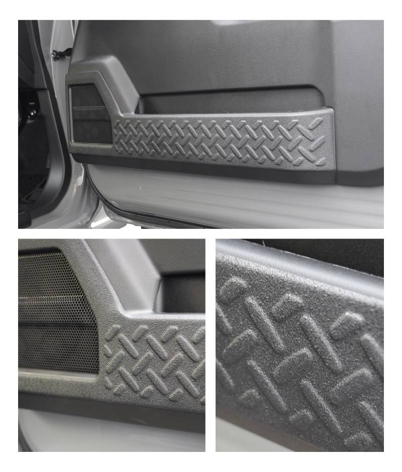 新型ジムニー JB64W 新型ジムニーシエラ JB74W インナードアプロテクションカバー 縞鋼板柄 左右セット 2P ラプター塗装 ブラック｜スズキ SUZUKI JIMNY JB64 JIMNY SIERRA JB74 1型 2型 3型 4型 5型 専用 保護パーツ ラプター塗装 キックガード アクセサリー オプション 社外  傷防止
