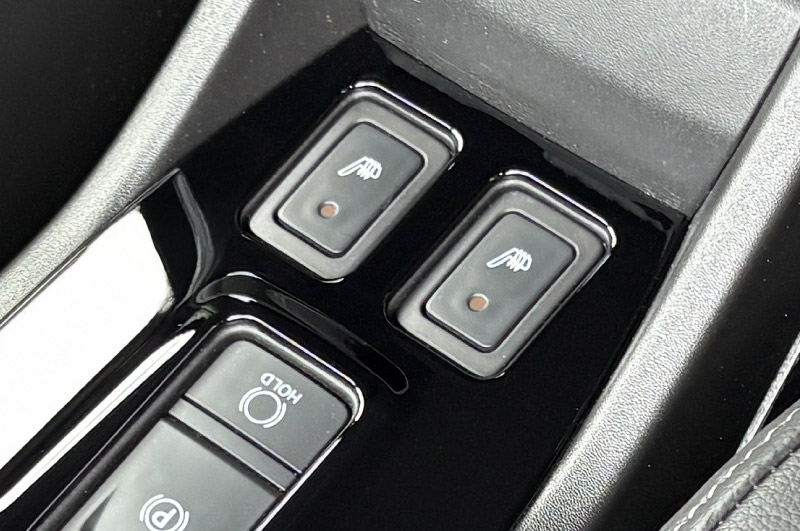 【アウトレット品】フロンクス パーキングボタン周りパネル 1P ピアノブラック｜スズキ SUZUKI FRONX WDB3S WEB3S 専用 カスタム パーツ ドレスアップ アクセサリー オプション インテリア パネル 内装 カー用品 社外 保護 カバー キズ隠し 傷防止【メール便対象/代引き・配達日時指定不可】