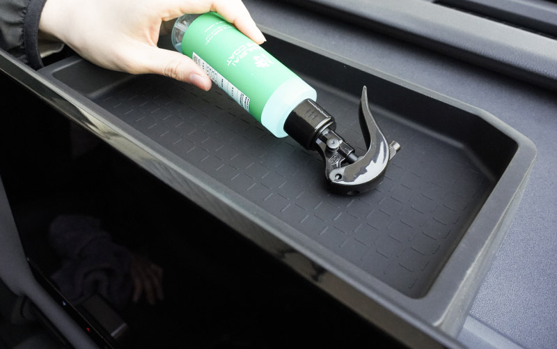 新型RAV4 60系 ディスプレイオーディオ背面トレイ 1P ブラック ゴムタイプ｜トヨタ TOYOTA ラヴフォー AXAN64 プラグインハイブリッド PHEV 対応 防水 水洗い アクセサリー 内装 便利グッズ オーディオ トレイ マット カバー 保護 社外【予約販売/6月10日頃入荷予定】