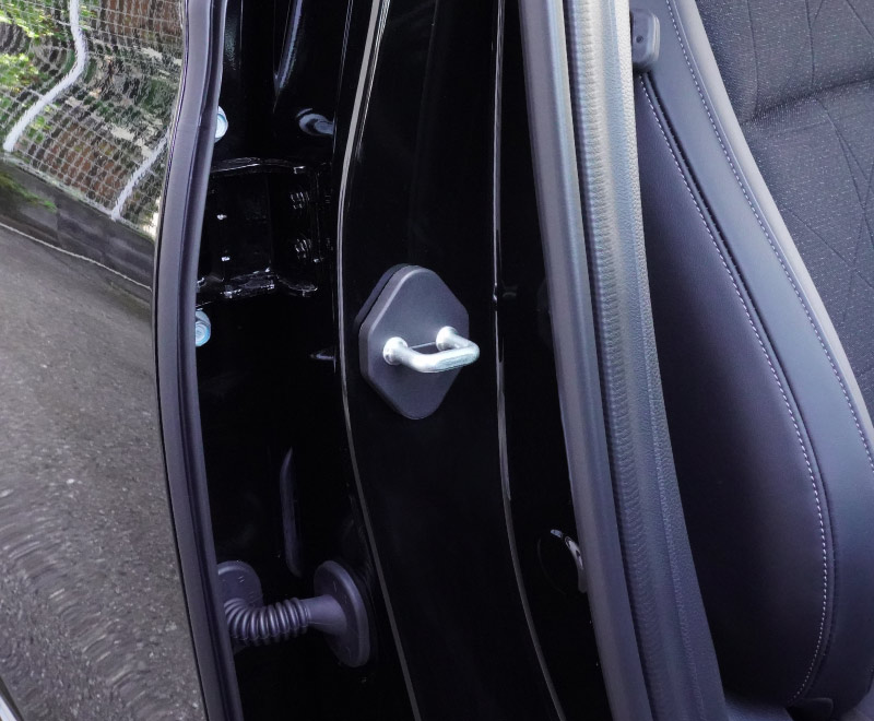 新型ZR-V ドアストライカーカバー 4P PP ブラック｜ホンダ HONDA ZRV RZ3 RZ4 RZ5 RZ6 専用 内装 カスタム 保護パーツ ドアストッパーカバー ストライカーカバー ドレスアップ アクセサリー 社外品 エアロ オプション【メール便対象/代引き・配達日時指定不可】