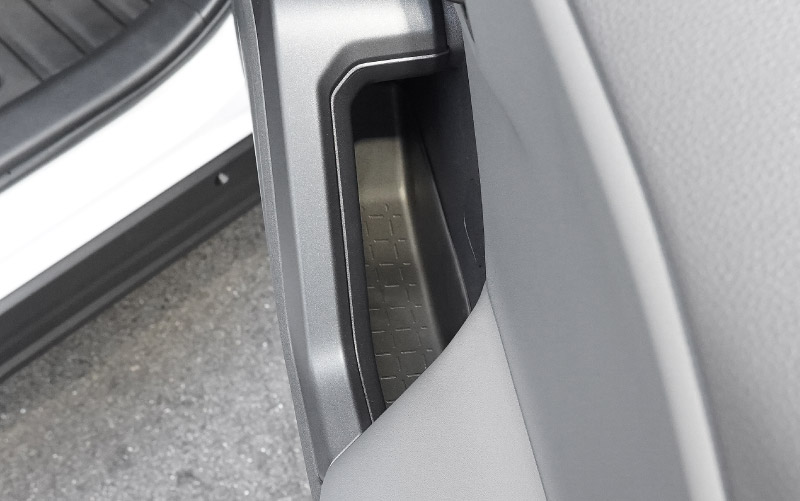 新型RAV4 60系 インナードア サイドドアポケット 上段 4P ブラック ラバータイプ ｜トヨタ TOYOTA ラヴフォー AXAN64 プラグインハイブリッド PHEV 対応 防水 水洗い アクセサリー 内装 インナー ドア ポケット トレイ ウィンドウスイッチ パネル カバー 保護 便利グッズ マット 社外【予約販売/6月10日頃入荷予定】