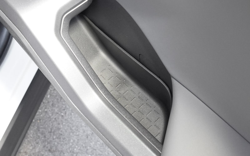 新型RAV4 60系 インナードア サイドドアポケット 上段 4P ブラック ラバータイプ ｜トヨタ TOYOTA ラヴフォー AXAN64 プラグインハイブリッド PHEV 対応 防水 水洗い アクセサリー 内装 インナー ドア ポケット トレイ ウィンドウスイッチ パネル カバー 保護 便利グッズ マット 社外【予約販売/6月10日頃入荷予定】