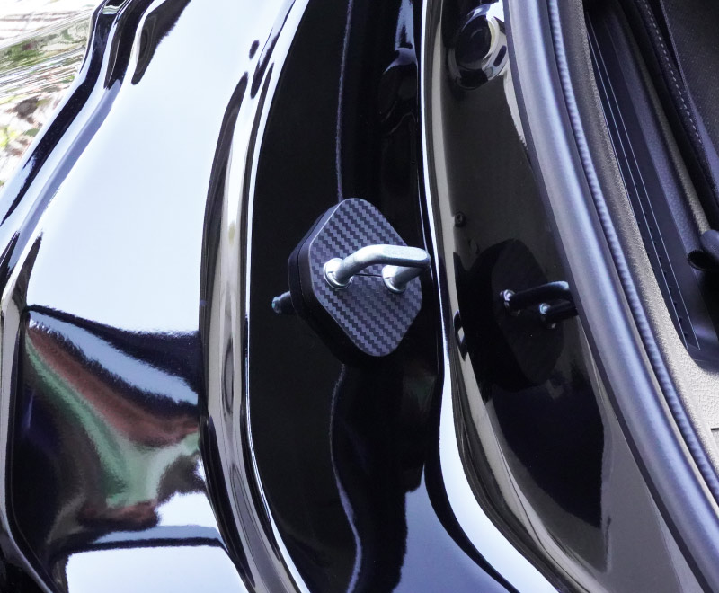新型ZR-V ドアストライカーカバー 4P PP カーボン柄｜ホンダ HONDA ZRV RZ3 RZ4 RZ5 RZ6 専用 内装 カスタム 保護パーツ ドアストッパーカバー ストライカーカバー ドレスアップ アクセサリー 社外品 エアロ オプション【メール便対象/代引き・配達日時指定不可】