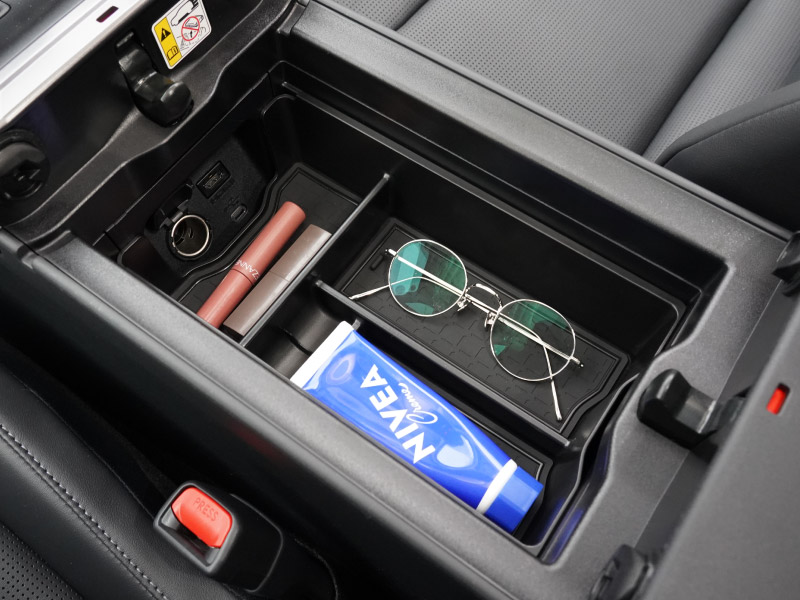 新型RAV4 60系 センターコンソールトレイ 1P ゴムマット付き ブラック 一段タイプ｜トヨタ TOYOTA ラブフォー AXAN64 CROWN SPORT カップホルダー 防水 水洗い アクセサリー パーツ アクセサリー インテリア 内装 便利 収納 小物入れ 社外 保護【予約販売/6月10日頃入荷予定】