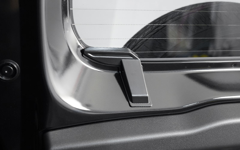 新型ジムニー JB64W 新型ジムニーシエラ JB74W ジムニーノマド JC74W リアガラスデフォッガーカバー 2P マットブラック｜スズキ SUZUKI JIMNY JB64 JIMNY SIERRA JB74 1型 2型 3型 4型 5型 JIMNY NOMADE JC74 1型 専用 パーツ リアデフォッガー 配線カバー 断線防止 配線保護 アクセサリー ドレスアップ