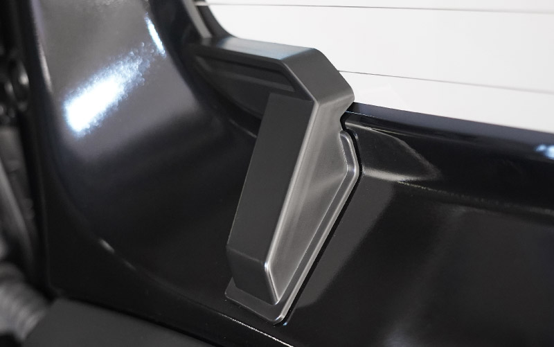 新型ジムニー JB64W 新型ジムニーシエラ JB74W ジムニーノマド JC74W リアガラスデフォッガーカバー 2P マットブラック｜スズキ SUZUKI JIMNY JB64 JIMNY SIERRA JB74 1型 2型 3型 4型 5型 JIMNY NOMADE JC74 1型 専用 パーツ リアデフォッガー 配線カバー 断線防止 配線保護 アクセサリー ドレスアップ