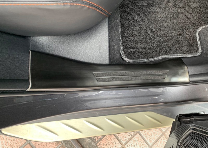 RAV4 50系 RAV4 PHV 内側スカッフプレート 4P 滑り止めゴム付き 選べる3カラー シルバー ブラック カーボン調｜トヨタ TOYOTA ラブ４ MXAA54 MXAA52 50系 内装 カスタム 専用 パーツ【予約販売/ブラック:5月20日頃入荷予定】