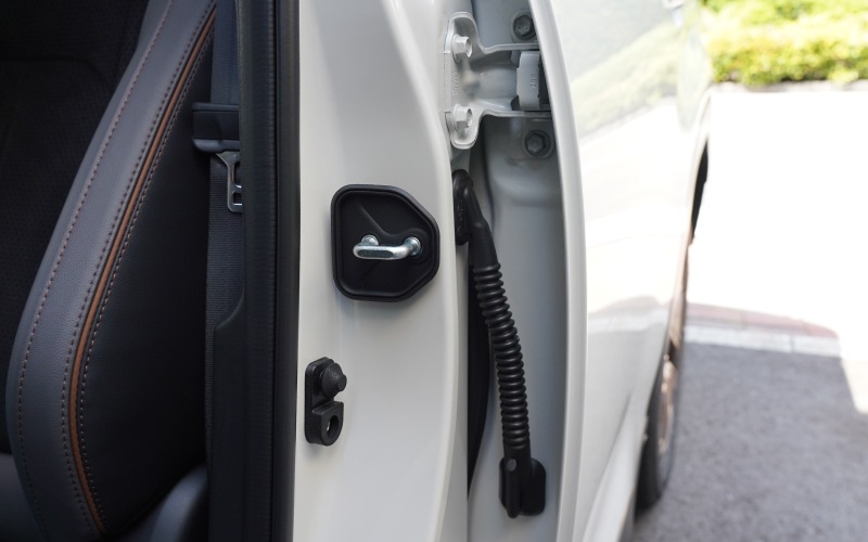 新型フォレスター SL系 フォレスター SK系 クロストレック GU系 共通 ゴムタイプ ドアストライカー 4P ブラック｜SUBARU スバル FORESTER CROSSTREK カスタム パーツ ドレスアップ アクセサリー オプション 外装 カー用品 社外 保護 傷防止 キズ隠し【メール便対象/代引き・配達日時指定不可】