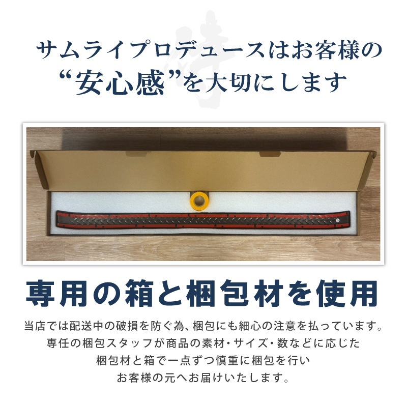 ジムニーノマド JC74W ラゲッジスカッフプレート 縞鋼板柄 1P 車体保護ゴム付き 選べる3カラー シルバーヘアライン ブラックヘアライン カーボン調 ｜スズキ SUZUKI JIMNY JC74 NOMADE 専用 保護パーツ ドレスアップ オプション アクセサリー 社外 荷室 ラゲージ バックドア 傷防止
