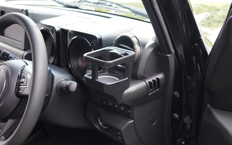 【セット割】新型ジムニー JB64W 新型ジムニーシエラ JB74W ジムニーノマド JC74W カップホルダー 運転席 助手席 2点セット ブラック 滑り止めマット付き｜スズキ SUZUKI JIMNY JB64 JIMNY SIERRA JB74 1型 2型 3型 4型 5型 JIMNY NOMADE JC74 1型 専用 パーツ ドリンクホルダー 増設 滑り止め トレイ 内装 アクセサリー 保護 傷防止 社外