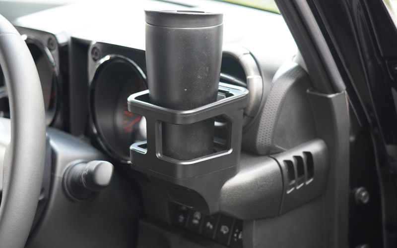 【セット割】新型ジムニー JB64W 新型ジムニーシエラ JB74W ジムニーノマド JC74W カップホルダー 運転席 助手席 2点セット ブラック 滑り止めマット付き｜スズキ SUZUKI JIMNY JB64 JIMNY SIERRA JB74 1型 2型 3型 4型 5型 JIMNY NOMADE JC74 1型 専用 パーツ ドリンクホルダー 増設 滑り止め トレイ 内装 アクセサリー 保護 傷防止 社外