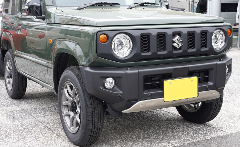 新型ジムニー JB64 5型 専用 フロントアンダーカバー ガーニッシュ 車体保護ゴム付き 1P シルバーヘアライン ｜スズキ SUZUKI JIMNY JB64W カスタム 専用 パーツ ドレスアップ アクセサリー 社外品 オプション エアロ【予約販売/6月30日頃入荷予定】