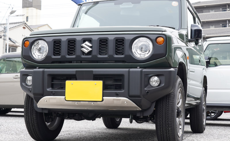 新型ジムニー JB64 5型 専用 フロントアンダーカバー ガーニッシュ 車体保護ゴム付き 1P シルバーヘアライン ｜スズキ SUZUKI JIMNY JB64W カスタム 専用 パーツ ドレスアップ アクセサリー 社外品 オプション エアロ【予約販売/6月30日頃入荷予定】