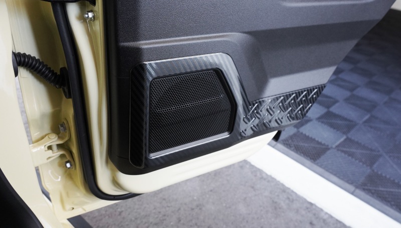 ジムニーノマド JC74W インナードアプロテクションカバー 縞鋼板柄 左右セット 4P カーボン調｜スズキ SUZUKI JIMNY JC74 NOMADE 専用 保護パーツ ドレスアップ オプション アクセサリー 社外 カーパーツ 傷防止 サイドシル
