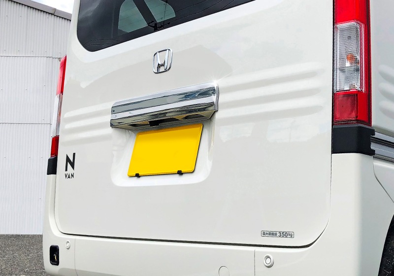 N-VAN リアライセンスガーニッシュ 1P｜ホンダ HONDA エヌバン 鏡面仕上げ カスタム 専用 パーツ ドレスアップ アクセサリー 社外品 エアロ オプション