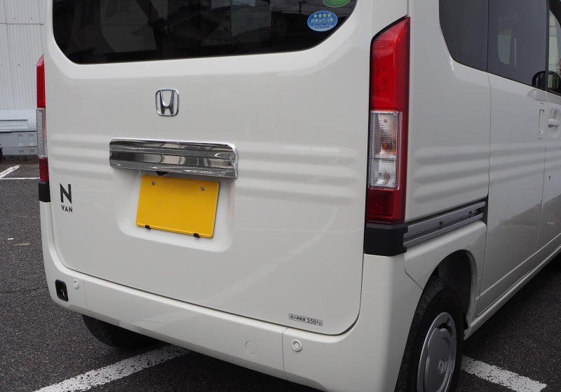 N-VAN リアライセンスガーニッシュ 1P｜ホンダ HONDA エヌバン 鏡面仕上げ カスタム 専用 パーツ ドレスアップ アクセサリー 社外品 エアロ オプション