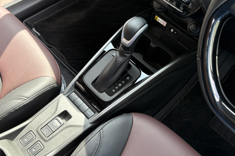 【アウトレット品】フロンクス シフトベース周りパネル 1P ピアノブラック｜スズキ SUZUKI FRONX WDB3S WEB3S 専用 カスタム パーツ ドレスアップ アクセサリー インテリア 社外