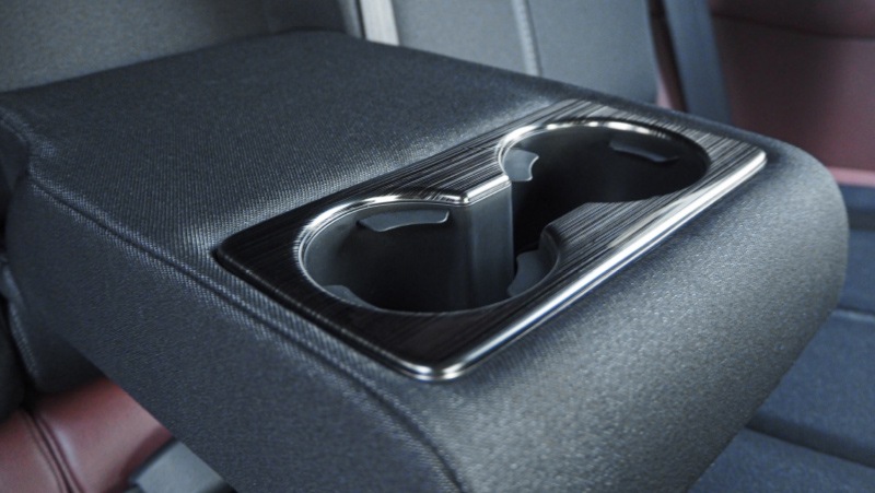 MX-30 ドリンクホルダーパネル リアカップ 1P 艶有ブラックヘアライン｜マツダ MAZDA MX30 アクセサリー 社外品 インテリア パネル 内装 カスタム 5AA-DREJ3P 専用 パーツ ドレスアップ オプション