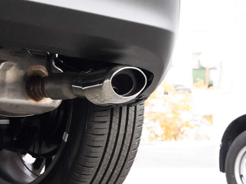 新型ヤリスクロス オーバル マフラーカッター スラッシュカット シルバー 1P 落下防止ワイヤ ストッパー付属｜トヨタ TOYOTA YARIS CROSS 専用 外装 リア マフラー カスタム パーツ ドレスアップ アクセサリー 社外品 エアロ オプション