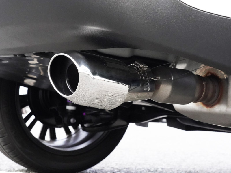 新型ヤリスクロス オーバル マフラーカッター スラッシュカット シルバー 1P 落下防止ワイヤ ストッパー付属｜トヨタ TOYOTA YARIS CROSS 専用 外装 リア マフラー カスタム パーツ ドレスアップ アクセサリー 社外品 エアロ オプション