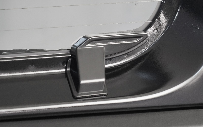 【8/16～SALE対象 20%OFF】【アウトレット品】新型ジムニー JB64W 新型ジムニーシエラ JB74W ジムニーノマド JC74W リアガラスデフォッガーカバー 2P マットブラック｜スズキ SUZUKI JIMNY JB64 JIMNY SIERRA JB74 1型 2型 3型 4型 5型 JIMNY NOMADE JC74 1型 専用 パーツ リアデフォッガー 配線カバー 断線防止 配線保護 アクセサリー ドレスアップ