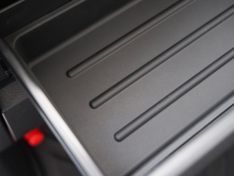 三菱 新型デリカミニ/ekスペース/日産 ルークス 共通 アッパーグローブボックストレイ 1P ゴムタイプ ブラック  2025年フルモデルチェンジ後専用｜MITSUBISHI DELICA MINI NISSAN ROOX インスト助手席スライドボックス 専用 保護パーツ ラバー マット ドレスアップ アクセサリー オプション インテリア 防水 マット 滑り止め 内装 社外 傷防止 キズ隠し