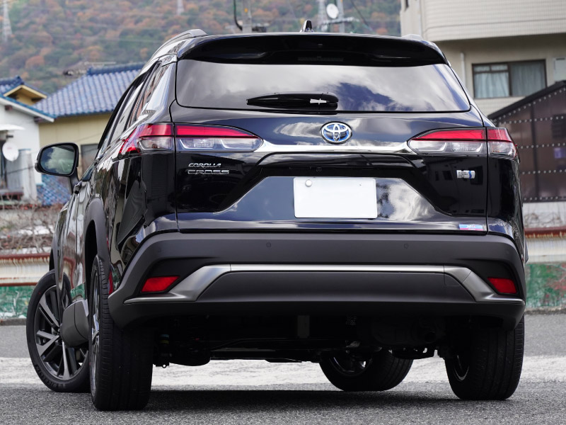 新型カローラクロス リアガーニッシュ 1P 鏡面仕上げ 2025年マイナーチェンジ後対応 ｜トヨタ TOYOTA COROLLA CROSS 6AA-ZVG11 3BA-ZSG10 6AA-ZVG15 カスタム 専用 外装 パーツ ドレスアップ アクセサリー 社外品 オプション エアロ