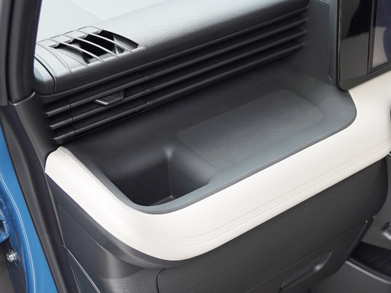 新型eKスペース ルークス 共通 運転席 助手席 インパネトレイカバー 2P ゴムタイプ ブラック 2025年フルモデルチェンジ後専用｜MITSUBISHI eK SPACE NISSAN ROOX 専用 パーツ 防水 ドリンクホルダー ボトルホルダー カバー アクセサリー マット 便利グッズ アイテム 滑り止め 小物入れ 収納 内装 社外【予約販売/7月30日頃入荷予定】