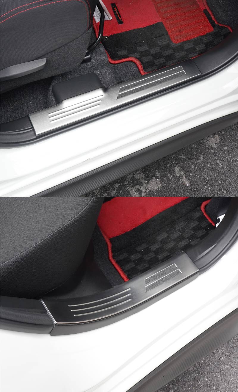新型スイフト/スイフトスポーツ サイドステップ 内側スカッフプレート 4P 車体保護ゴム付き 選べる3カラー シルバーヘアライン ブラックヘアライン カーボン調｜SUZUKI スズキ SWIFT Swift Sport ZC ZD 専用 内装 保護 カスタム パーツ ドレスアップ アクセサリー 社外品