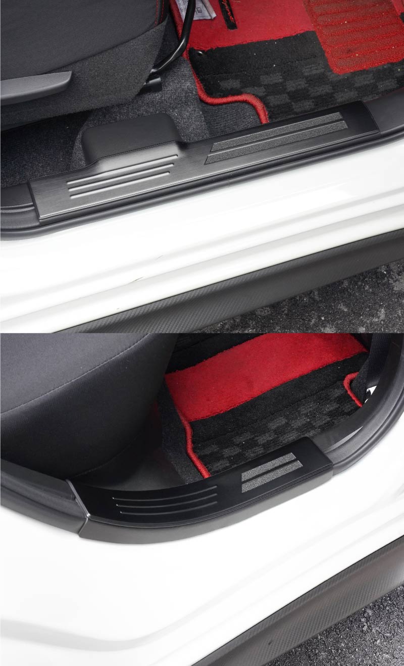新型スイフト/スイフトスポーツ サイドステップ 内側スカッフプレート 4P 車体保護ゴム付き 選べる3カラー シルバーヘアライン ブラックヘアライン カーボン調｜SUZUKI スズキ SWIFT Swift Sport ZC ZD 専用 内装 保護 カスタム パーツ ドレスアップ アクセサリー 社外品